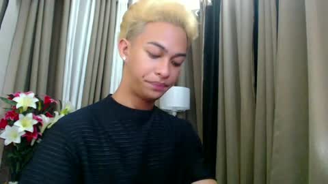 Snapshot of hunk_edward chatting on 06.21.26 hunk_edward online show from 06.21.26