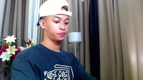 Snapshot of hunk_edward chatting on 06.24.26 hunk_edward online show from 06.24.26