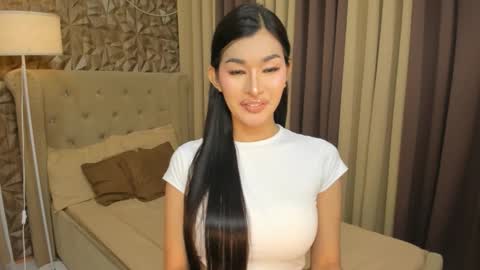 hunkhomerontop online show from 11.03.25