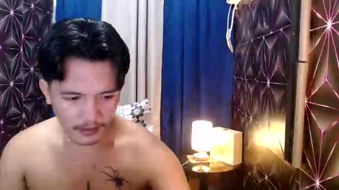 Snapshot of hunkylloyd chatting on 12.14.24 hunkylloyd online show from 12.14.24