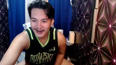 Snapshot of hunkylloyd chatting on 12.18.24 hunkylloyd online show from 12.18.24