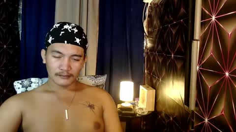 Snapshot of hunkylloyd chatting on 12.18.24 hunkylloyd online show from 12.18.24