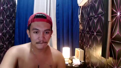 Snapshot of hunkylloyd chatting on 12.20.24 hunkylloyd online show from 12.20.24