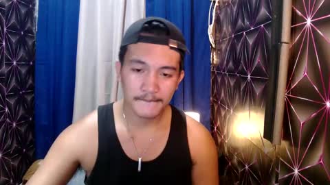 Snapshot of hunkylloyd chatting on 12.23.24 hunkylloyd online show from 12.23.24