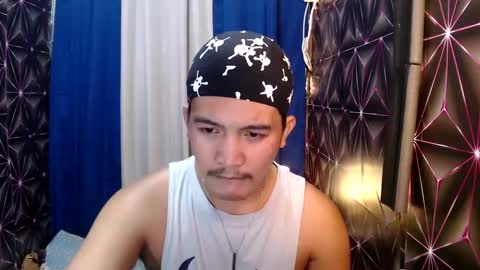 Snapshot of hunkylloyd chatting on 12.24.24 hunkylloyd online show from 12.24.24