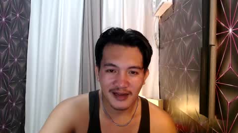 Snapshot of hunkylloyd chatting on 12.28.24 hunkylloyd online show from 12.28.24