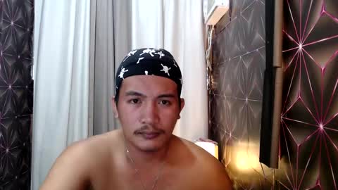 Snapshot of hunkylloyd chatting on 01.18.25 hunkylloyd online show from 01.18.25