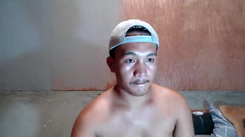 Snapshot of hunkylloyd chatting on 12.17.25 hunkylloyd online show from 12.17.25