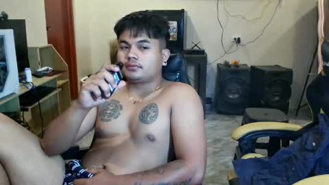 Snapshot of hunkyzeus chatting on 04.21.26 hunkyzeus online show from 04.21.26