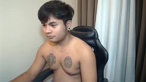 Snapshot of hunkyzeus chatting on 05.18.26 hunkyzeus online show from 05.18.26