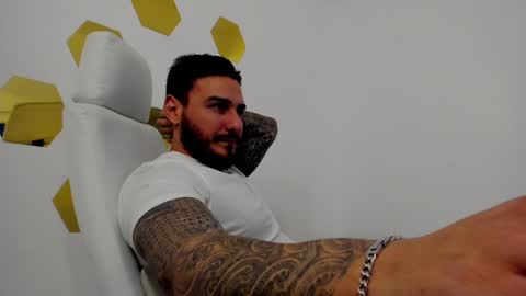 Snapshot of huntyourheart94 chatting on 01.08.25 huntyourheart94 online show from 01.08.25