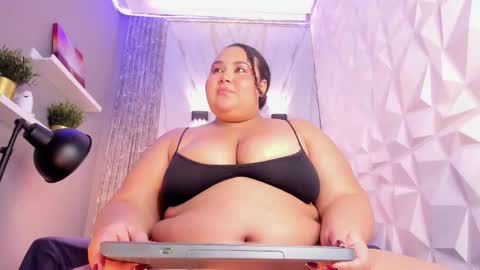 Snapshot of hurren_matt1 chatting on 02.24.25 Hurren online show from 02.24.25