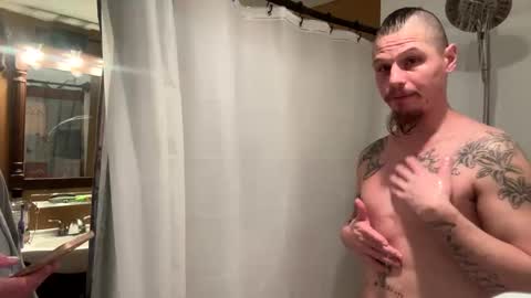 Snapshot of husbandandwife2011 chatting on 02.11.25 husbandandwife2011 online show from 02.11.25