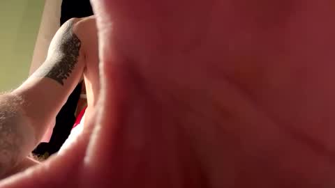 Snapshot of hutchy32 chatting on 12.20.25 J online show from 12.20.25