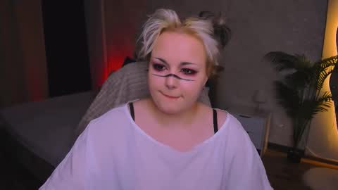 Snapshot of hwasamoore chatting on 03.01.26 Hwasa online show from 03.01.26