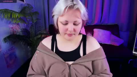 Hwasa online show from 04.17.26