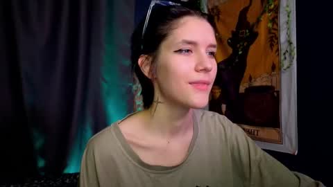 Snapshot of hyeon_jin chatting on 01.05.25 Hyeon Jin online show from 01.05.25