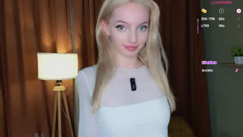 Snapshot of hypno_eyes_babe chatting on 06.19.26 Kate online show from 06.19.26