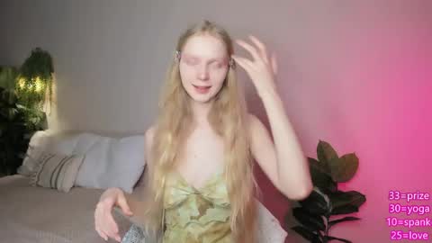 Snapshot of hypnoootic chatting on 04.25.26 Jenny online show from 04.25.26