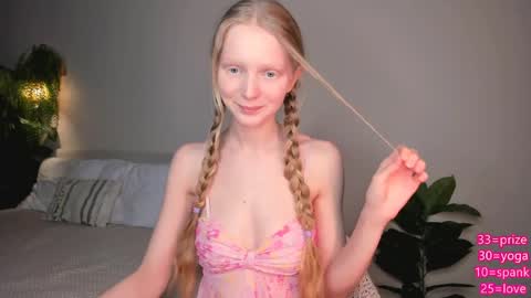 Snapshot of hypnoootic chatting on 04.28.26 Jenny online show from 04.28.26