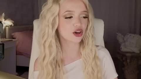 Snapshot of i__am_joss chatting on 06.18.26 Joselle online show from 06.18.26