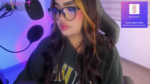 Snapshot of i_am_ari chatting on 05.12.26 Ari online show from 05.12.26