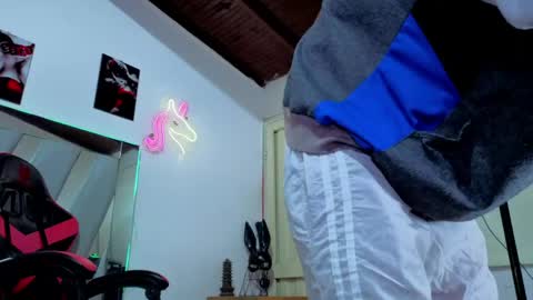 Snapshot of i_am_kelvis_ chatting on 04.23.26 kelvis online show from 04.23.26