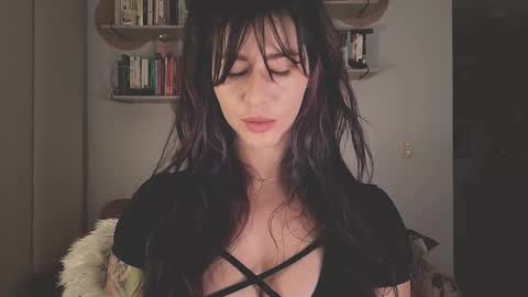 Snapshot of i_cant_believe_its_you chatting on 11.16.25 Lana Banana online show from 11.16.25