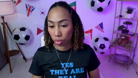 Snapshot of i_lulu chatting on 06.19.26 Lul online show from 06.19.26