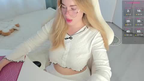 Snapshot of i_want_you_eva chatting on 10.13.25 HiI am EvaPVT is open online show from 10.13.25