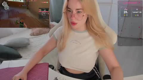 HiI am  EvaPVT is open  online show from 04.14.26