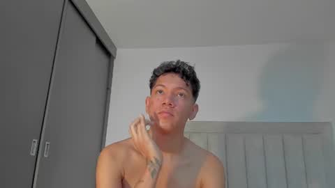 Snapshot of iamjulian_ chatting on 06.19.26 Juliiiiian online show from 06.19.26