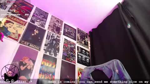 Snapshot of iammari_ chatting on 12.10.24 Mari online show from 12.10.24