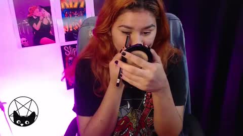 Snapshot of iammari_ chatting on 01.09.25 Mari online show from 01.09.25