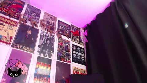 Snapshot of iammari_ chatting on 01.24.25 Mari online show from 01.24.25