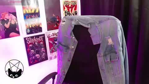 Snapshot of iammari_ chatting on 01.30.25 Mari online show from 01.30.25