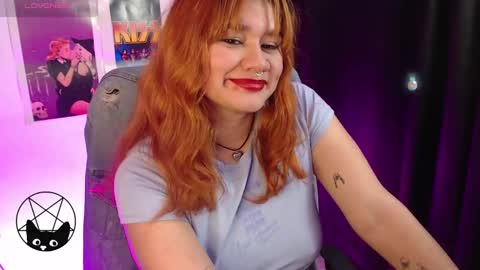 Snapshot of iammari_ chatting on 02.04.25 Mari online show from 02.04.25