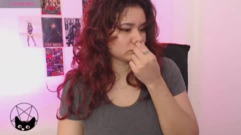 Snapshot of iammari_ chatting on 09.20.25 Mari online show from 09.20.25