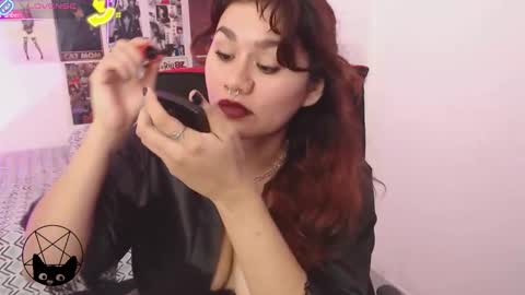 Snapshot of iammari_ chatting on 10.12.25 Mari online show from 10.12.25