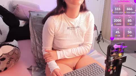 Snapshot of iamstephanie13 chatting on 06.18.26 Steph - Online Again - 1 DECEMBER online show from 06.18.26