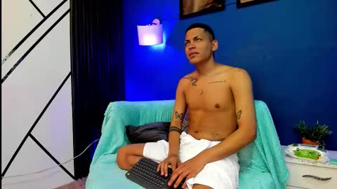 Snapshot of ian_lein chatting on 11.24.25 IAN LEIN online show from 11.24.25