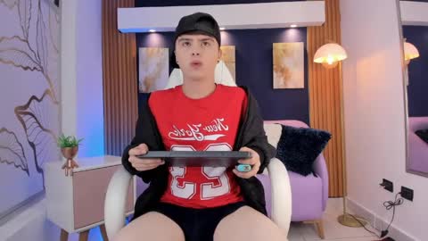 Snapshot of ian_stone_ chatting on 04.06.26 Ian online show from 04.06.26