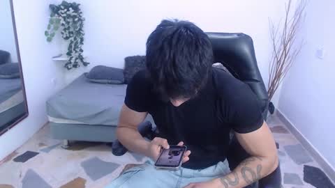 Snapshot of ian_west chatting on 02.11.26 Ian online show from 02.11.26