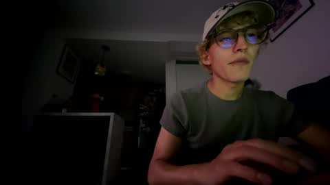 Snapshot of iangel_ chatting on 07.24.26 ian online show from 07.24.26