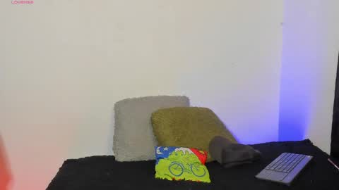 Snapshot of ianlark chatting on 05.19.26 Ian Lark online show from 05.19.26