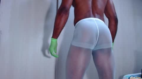 Snapshot of ianrashatxxx chatting on 05.16.26 Ian Rashad online show from 05.16.26