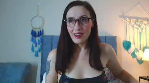 Iberian Moon online show from 10.26.25