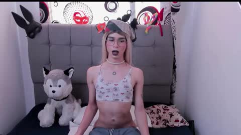 Snapshot of ibiza_cami chatting on 09.15.25 Camila online show from 09.15.25