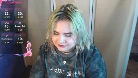Snapshot of ice_baby01 chatting on 10.12.25 Alice Bunny666 online show from 10.12.25