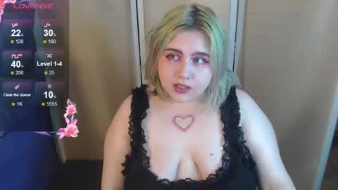 Snapshot of ice_baby01 chatting on 10.14.25 Alice Bunny666 online show from 10.14.25